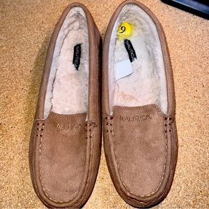 Nautica brown fuzzy slippers
